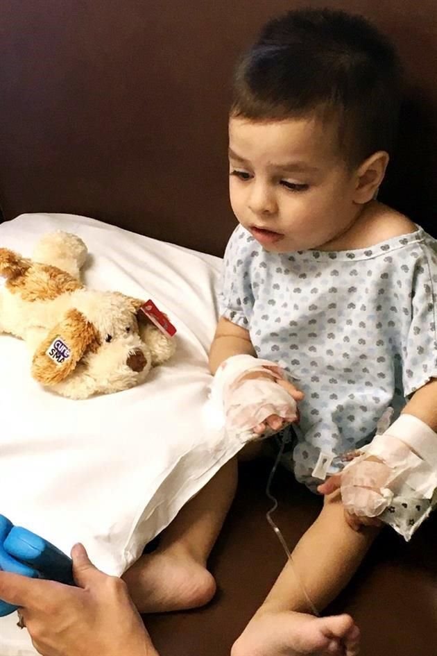 El pequeño Marcos, quien vive con atrofia muscular espinal tipo 2, recibió una dosis del nuevo medicamento Zolgensma de Novartis.