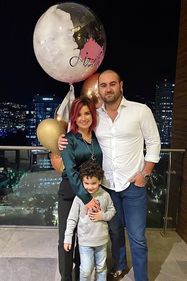 La cumpleañera con Ricardo Marcos y Juan Pablo Marcos