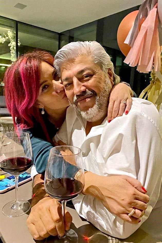 Lizzeth y su esposo Ékard Juárez