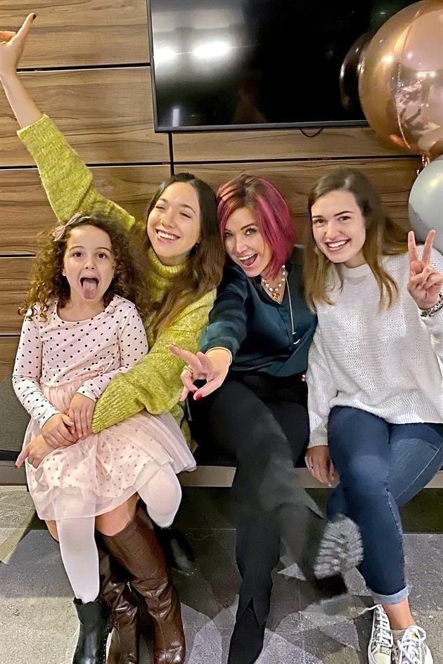 Dany Marcos, Mariana Ortiz Marcos, la festejada y Roby Marcos