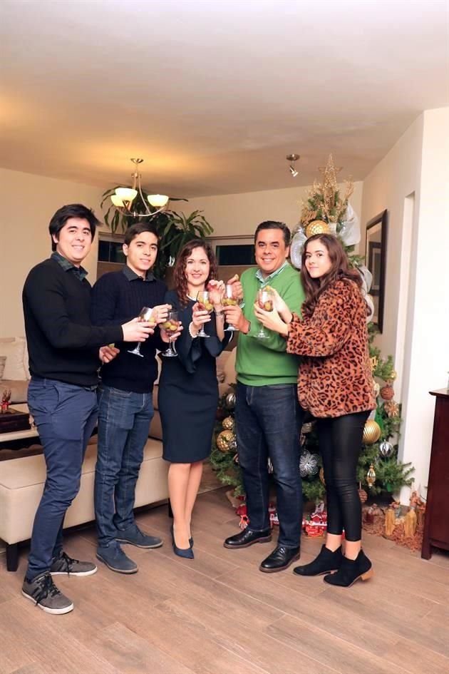 Abelardo García, Sergio García, Gladys de la Garza de García, Abelardo García Palacios y Mónica Maria García de la Garza