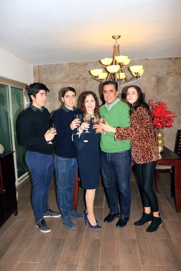 Abelardo García, Sergio García, Gladys de la Garza de García, Abelardo García Palacios y Mónica Maria García de la Garza