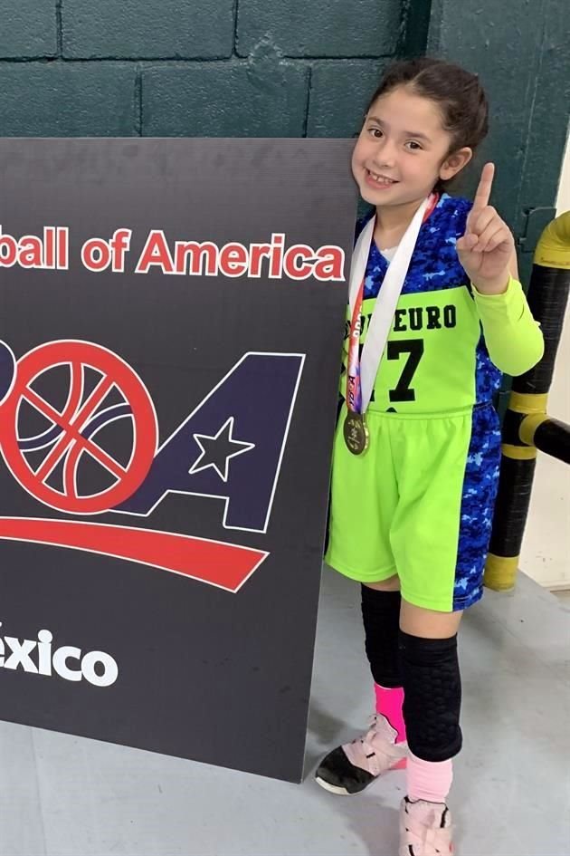 Olivia Pizá en el torneo Youth Basketball of America