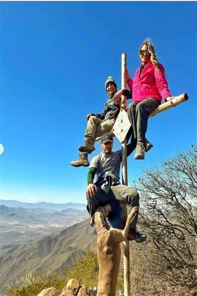 Paty Zambrano, Daniel Zambrano, Arantxa Sácaro, con 'Blau'