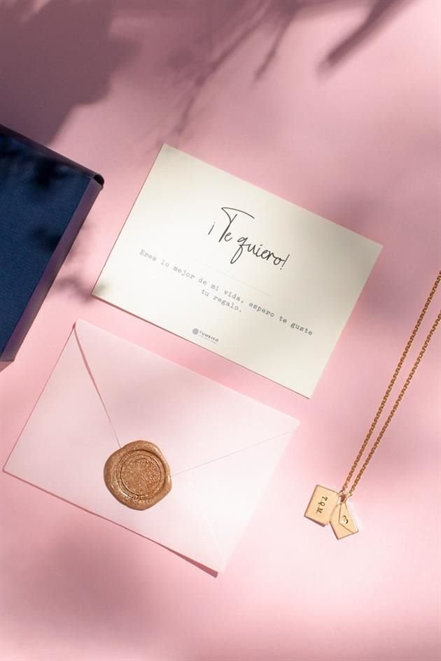 Este collar te puede llegar también con una tarjeta, si así lo pides, en su página web.