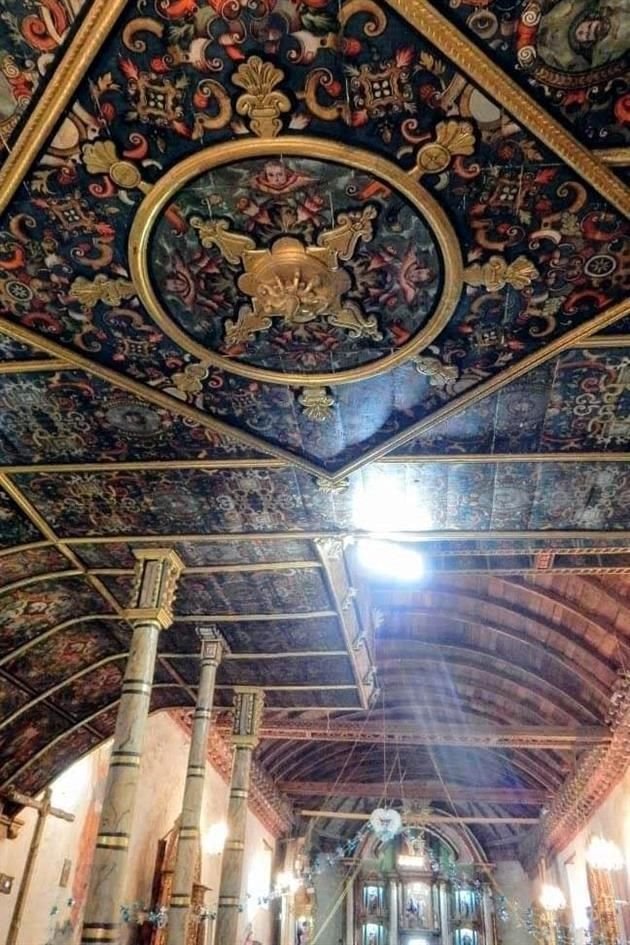 El Templo de Santiago Apóstol en la comunidad de Nurio, Michoacán, era conocido como la 'Capilla Sixtina purépecha' por la decoración de su policromo artesonado.