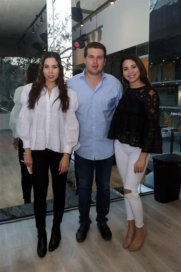 Mónica Rodríguez, David Theissen y Melina Rodríguez