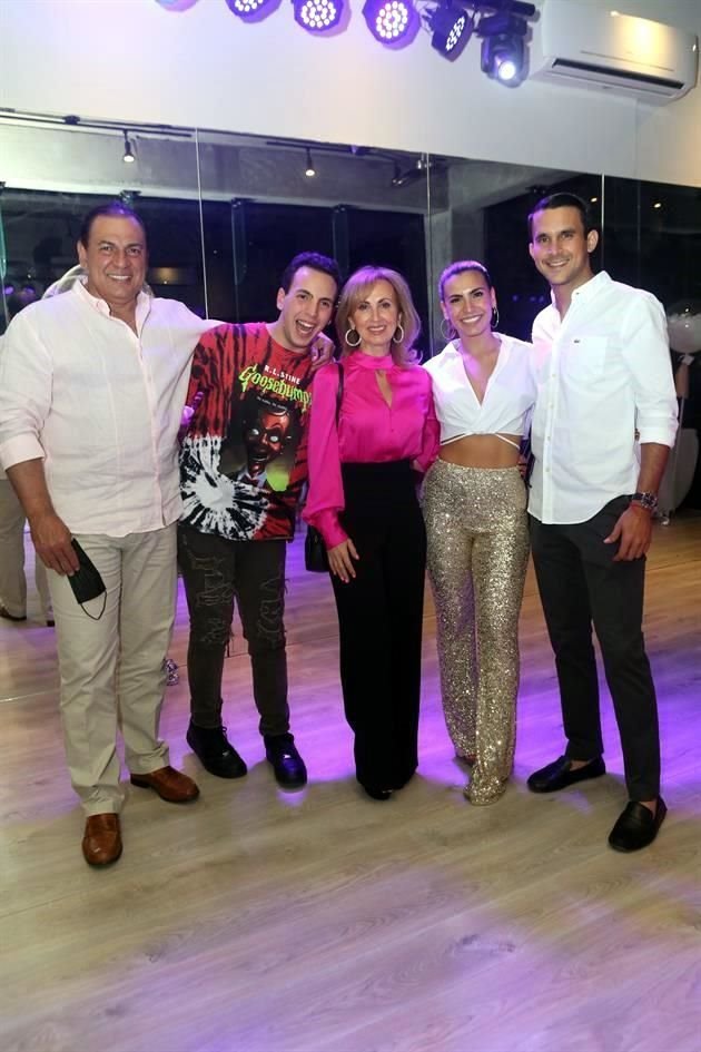 Mario Ramírez, Mario Ramírez, Arlette Marcos, Arlette Ramírez y Adolfo Serafin
