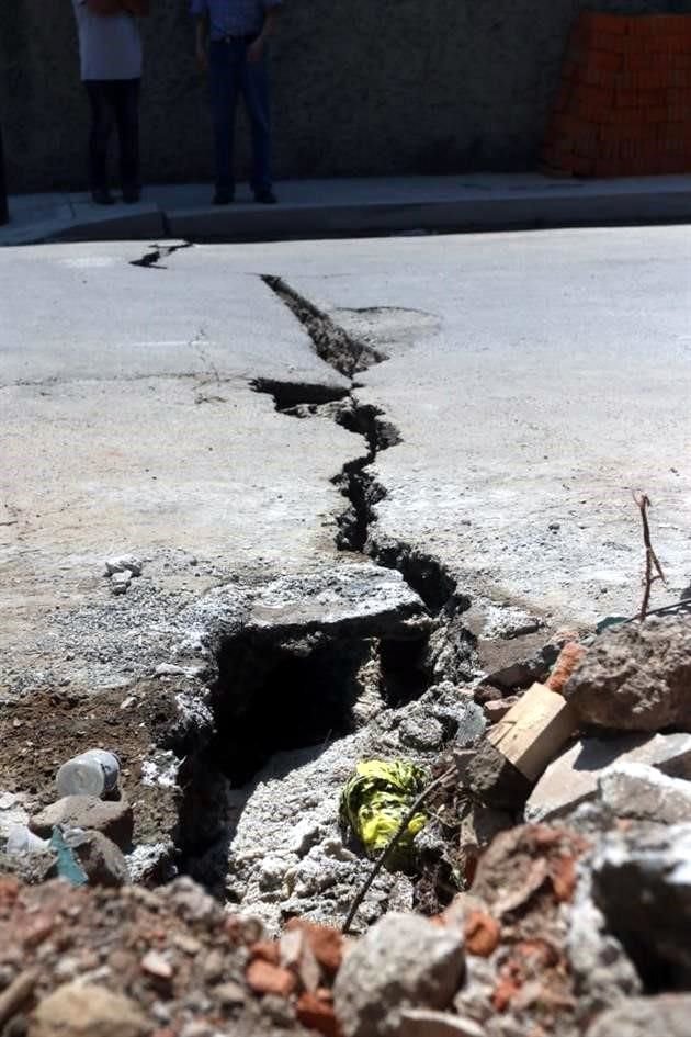 Los más afectados sufrieron fracturas en bardas perimetrales y hundimientos.