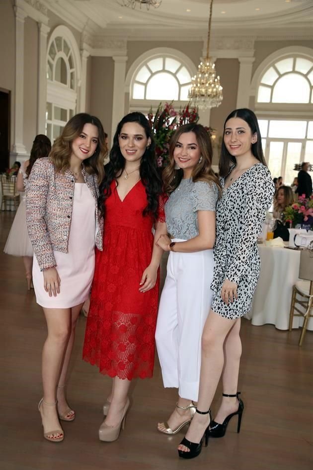Myrna Méndez, Pamela Espinoza, Andrea Valle y Andrea Clark