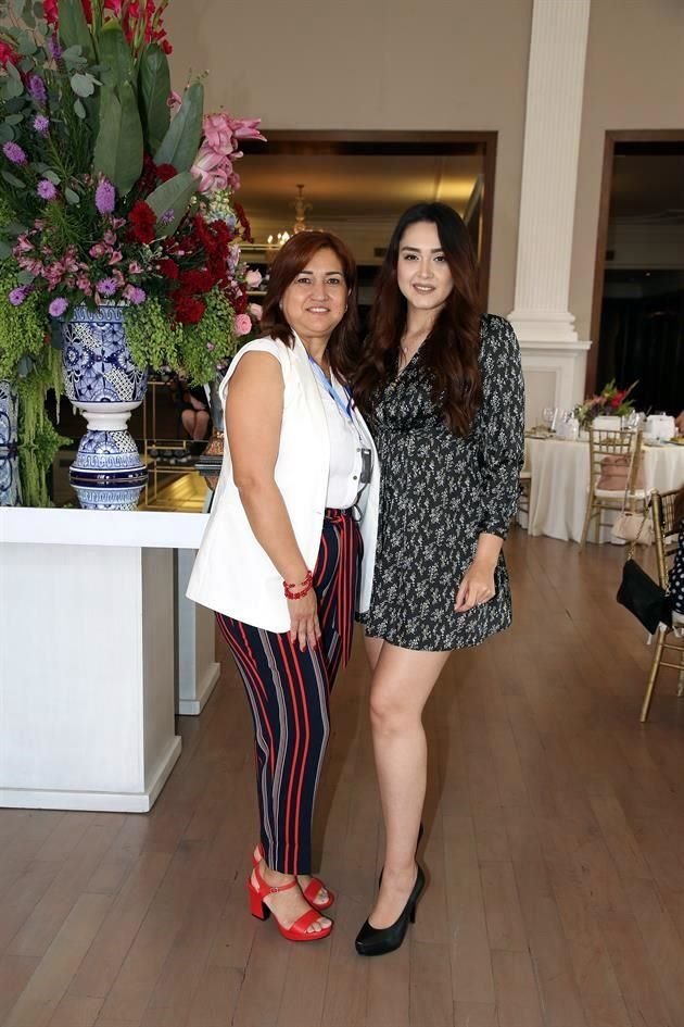 Margarita González y Adriana López