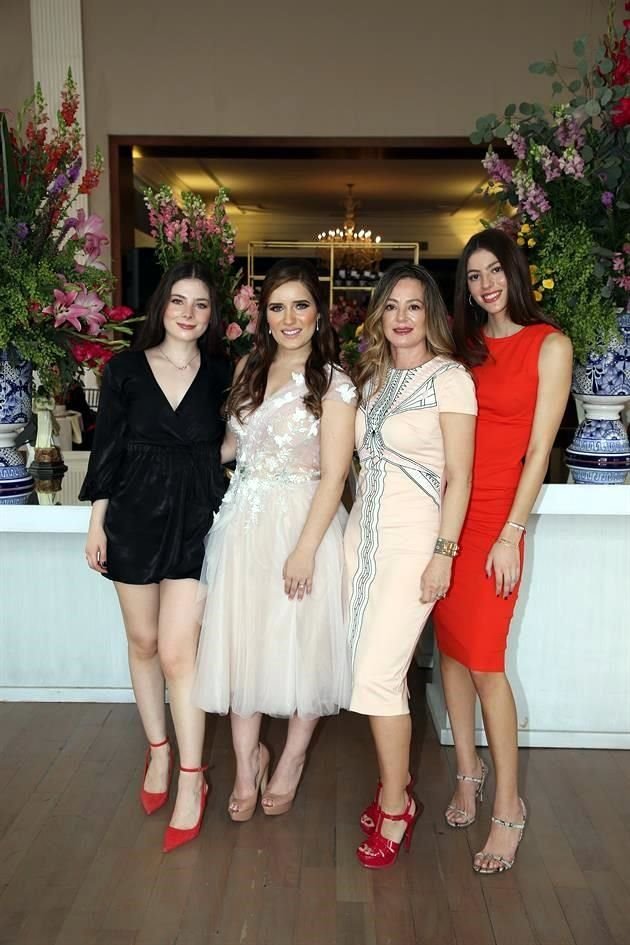 Graciela Vargas, Daniela Espinoza Vargas, Graciela Elizondo y Valeria Vargas