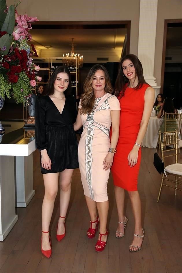 Graciela Vargas, Graciela Elizondo y Valeria Vargas