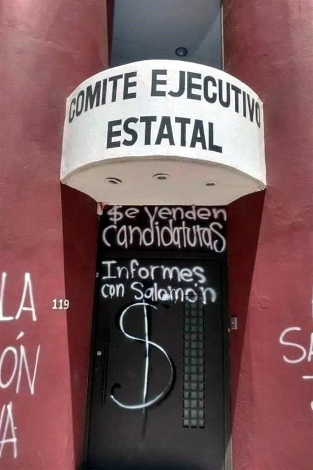 Durante la protesta se lanzaron consignas contra Salomón Jara.