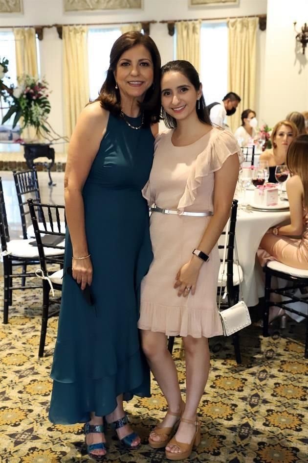 Martha Hinojosa y Sofía González