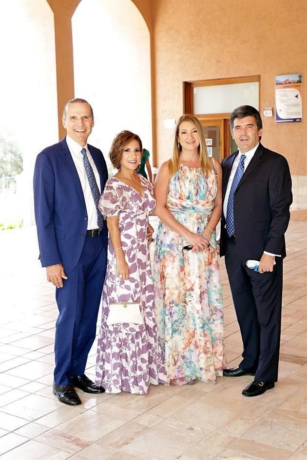 Joel Zorrilla, Susana Jasso de Zorrilla, Patricia Odriozola de Canales y Roberto Canales