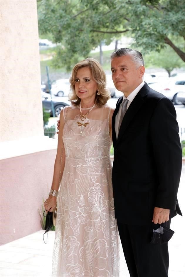 Mónica Saldaña de Del Hoyo y Javier del Hoyo