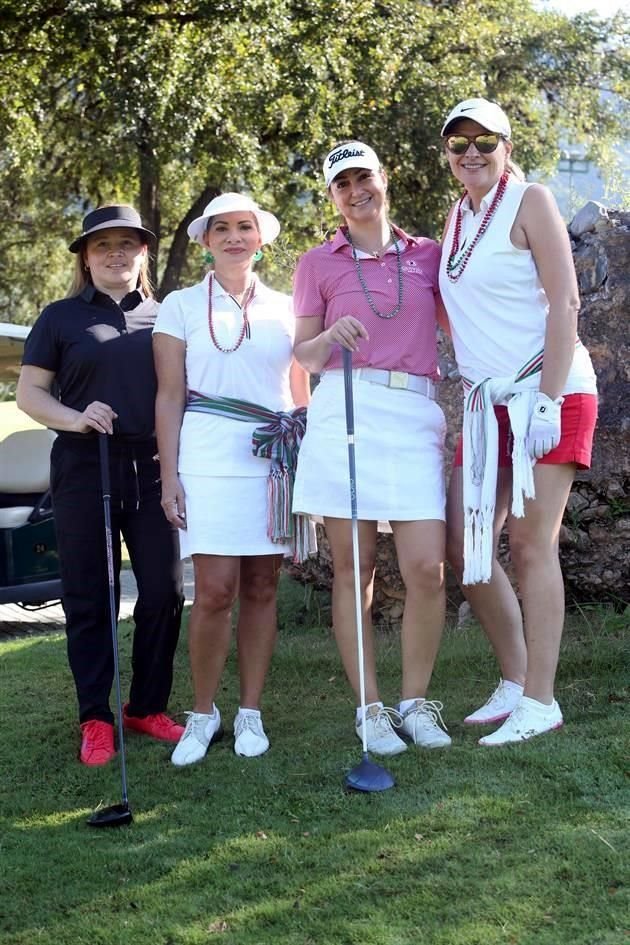 Mariana Correa de Martínez, María Isabel Alvarado de López, Martha  Serrato de Yesaki y Martha Guzmán de Montemayor