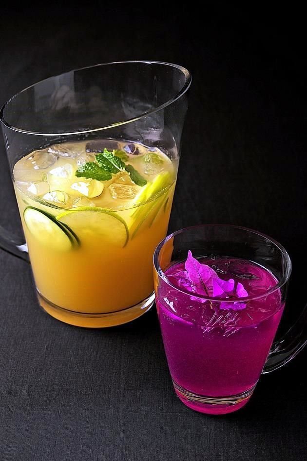 Agua de pepino y agua de infusión de bugambilias
