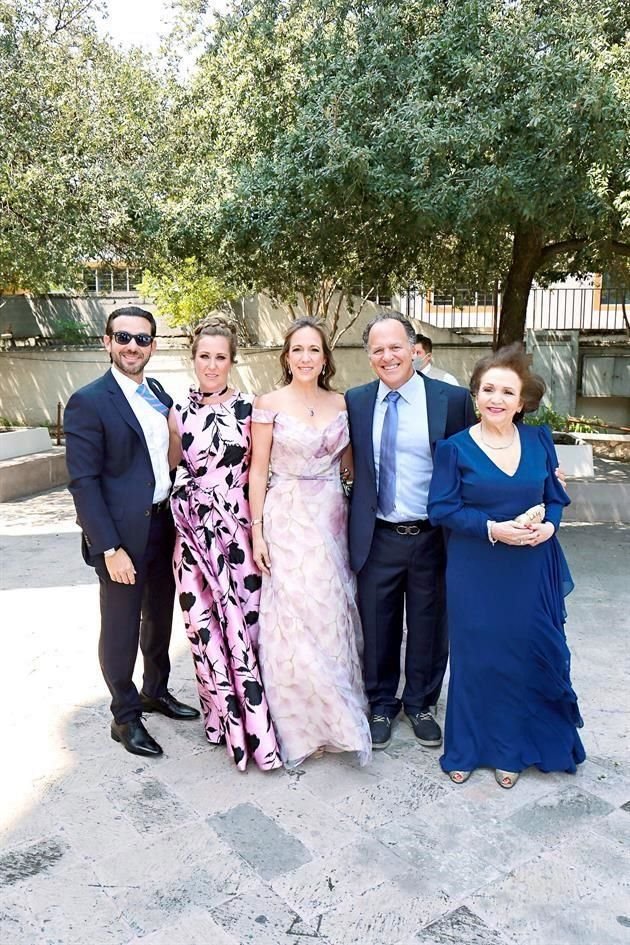 Francisco Maldonado, Claudia Cortés de Maldonado, Brenda Maldonado de Elizondo, Adrián Elizondo y Lourdes Maldonado Salinas