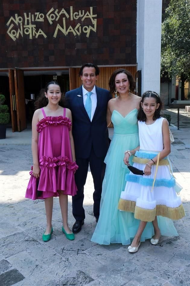 Abril Pérez, Severo Pérez, Gabriela Guzmán y Cecilia Pérez