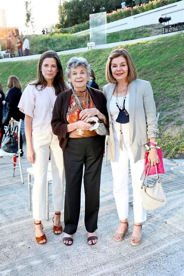 Bárbara Navarro de Garza, Alicia Garza Lagüera  de Navarro y Lily Navarro de Martínez