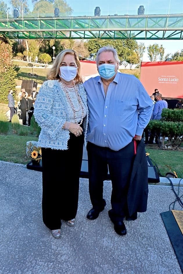 Liliana Melo de Sada y Carlos Bremer