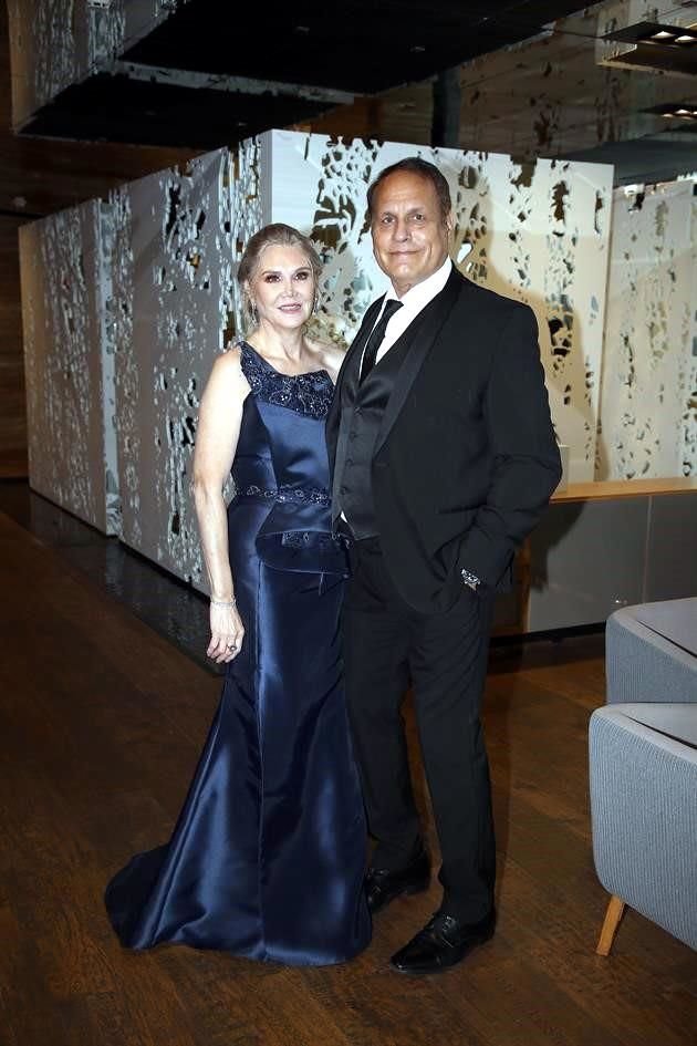 Mayra García Ayala de Cerda y Ricardo Cerda Martínez