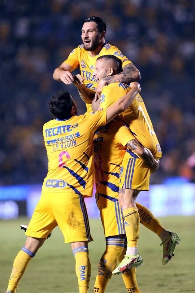 Gignac se unió a los festejos.