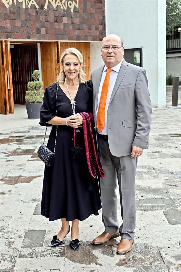 Virgnia Llaguno de Gutiérrez y Mariano Gutiérrez