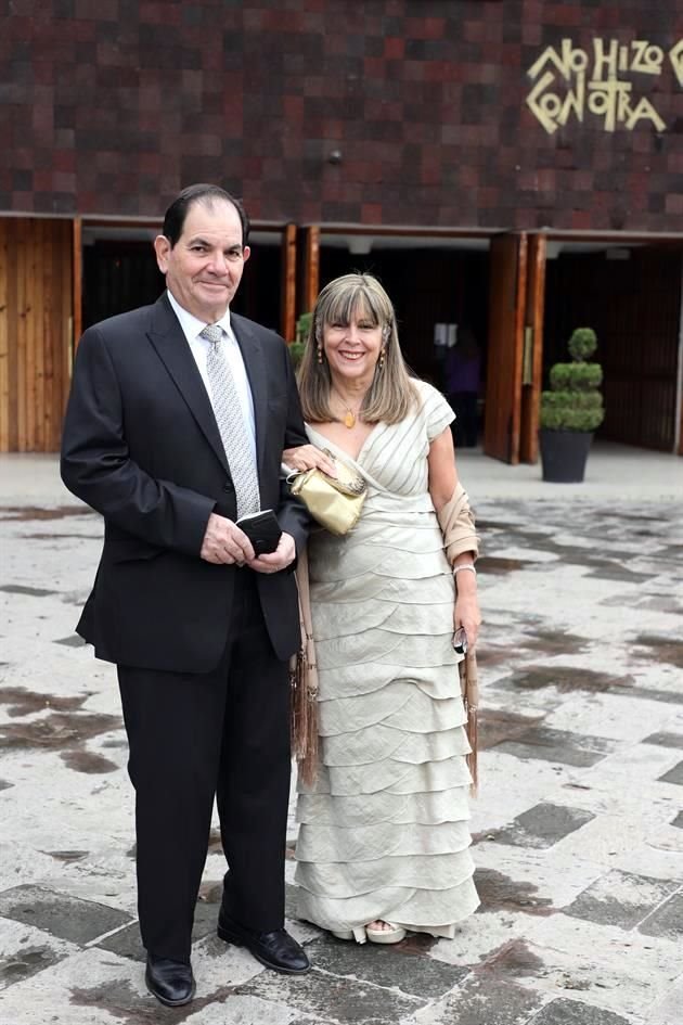 Mauricio Rodríguez y Gabriela Barrera de Rodríguez