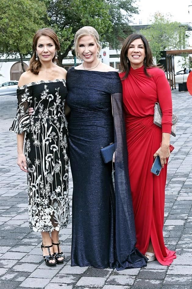Emely Assad de Kalifa, Érika Segura de Milmo, mamá del novio, y Melva de Segura