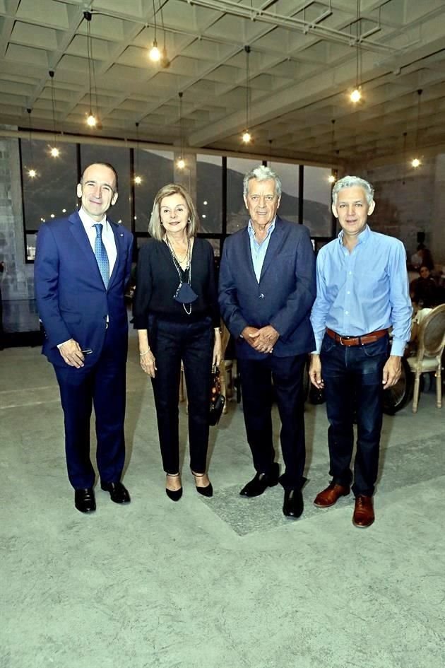 Ernesto López Clariond, Lily Navarro de Martínez, Jorge Martínez y Marco Amaya