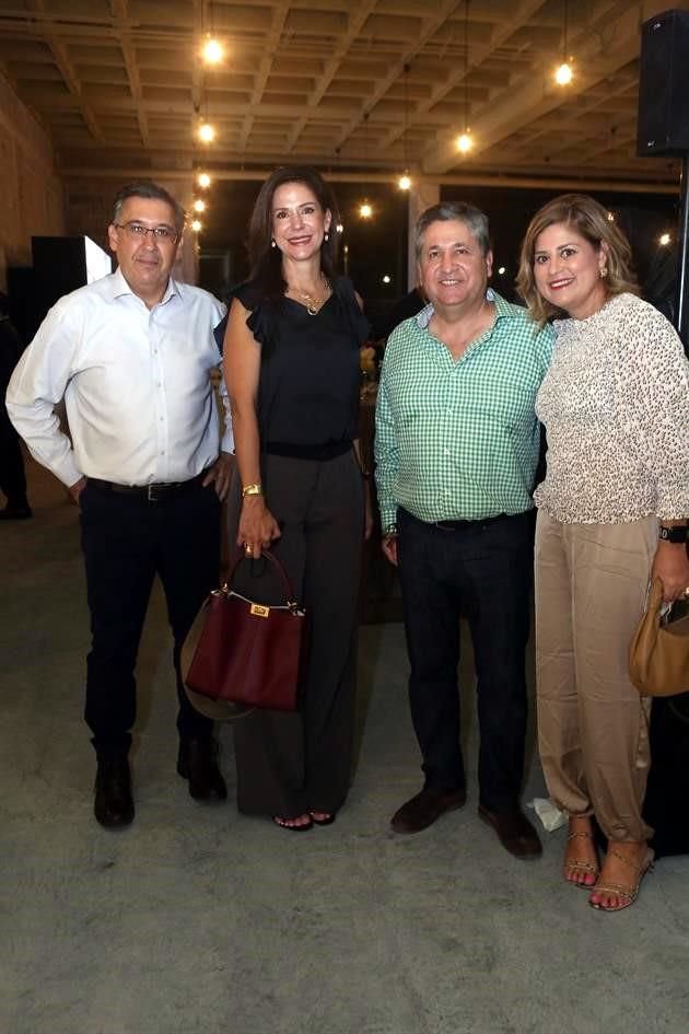 Lázaro Garza, Adriana Ballesteros, Carlos Torres y Alejandra Vela de Torres