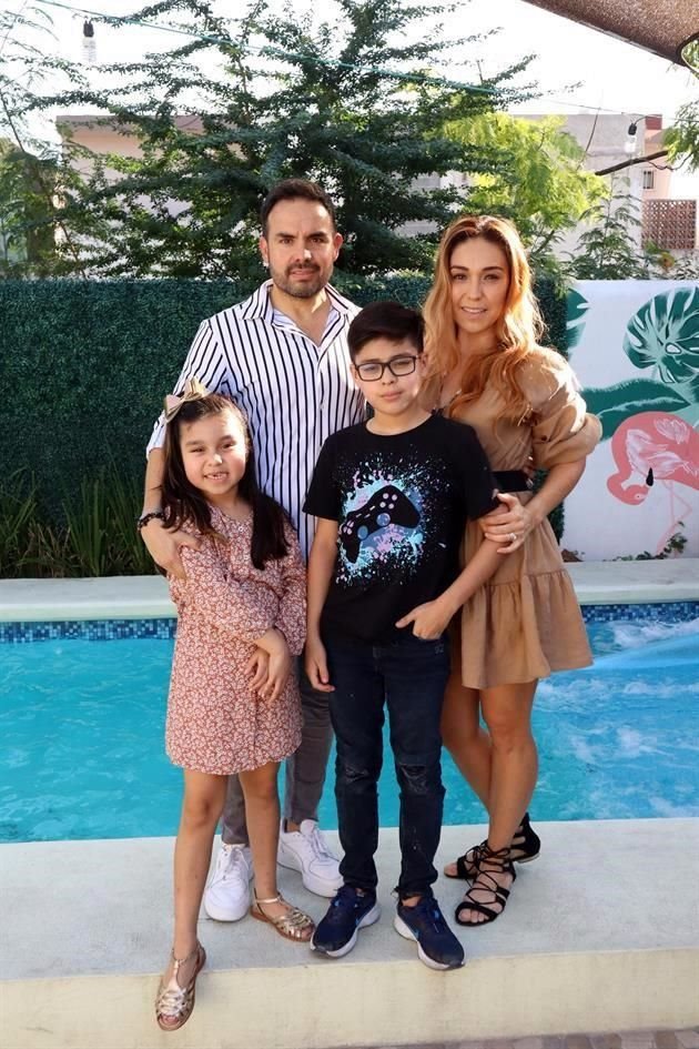 Javier Gutiérrez, Ana Navarro, Mariel Gutiérrez y Javi Gutiérrez