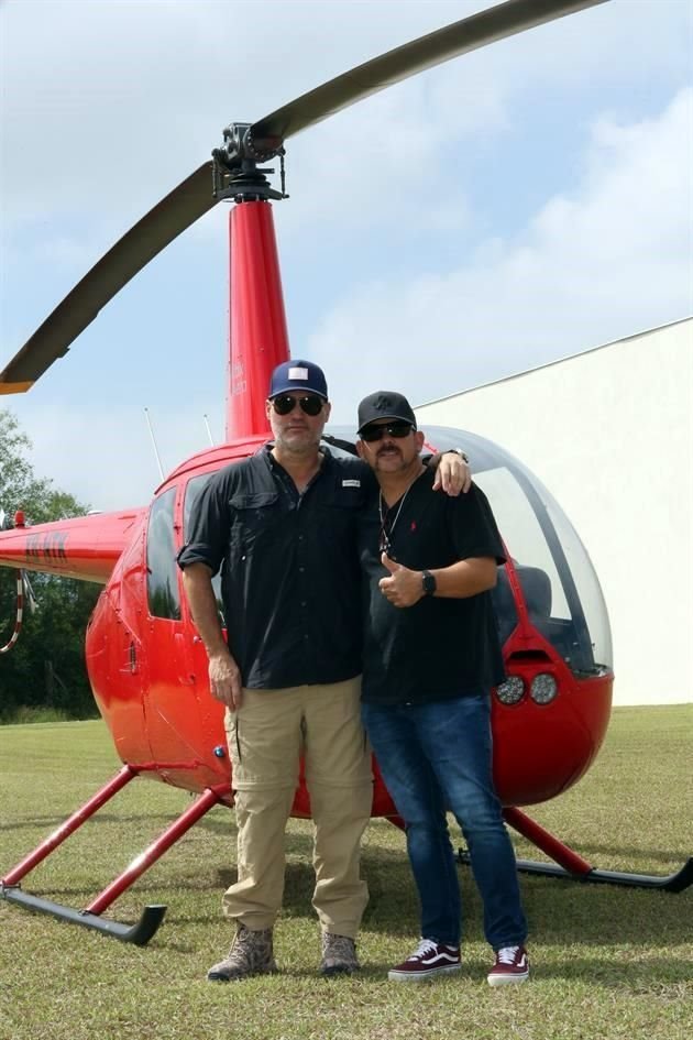 Pico Zambrano y Humberto Zambrano, en un Robinson 44