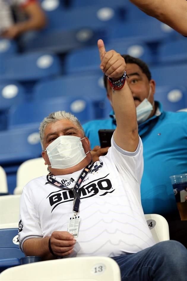 Más del ambiente en el BBVA en la Final de Concachampions.