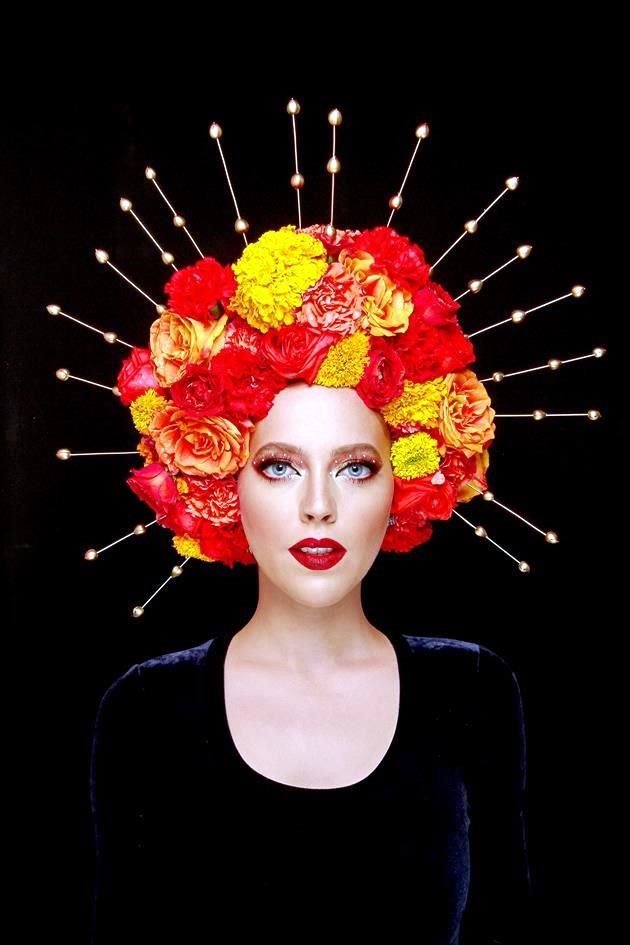 Modelo: Ivanna Rodríguez @ivanna.armonia Maquillaje y peinado: Roxy Doria de Glamourama @roxydoria y @glamouramamx Locación y corona de flores: Floral Workshops @floralworkshops