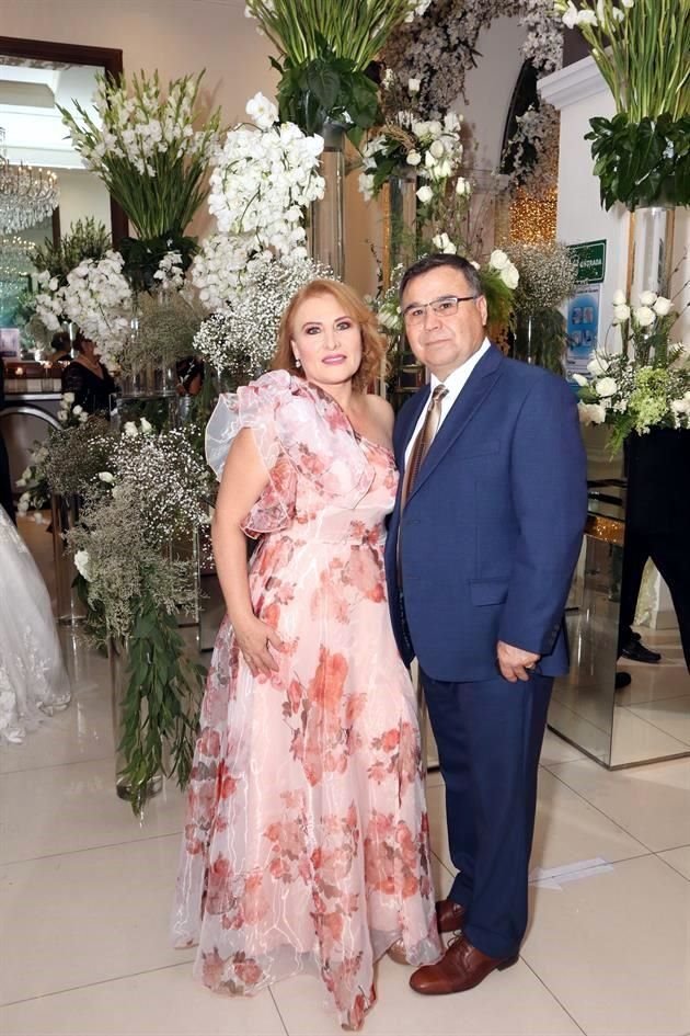 Norma Estupiñán de Garza y Rolando Garza