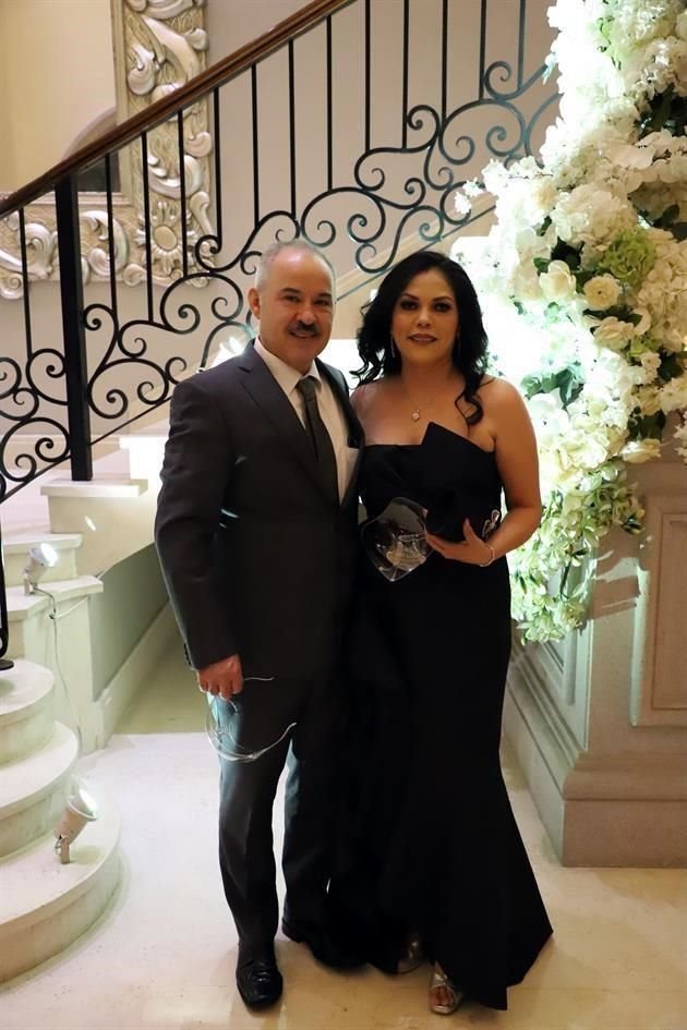 Hugo Flores y Paty Loredo