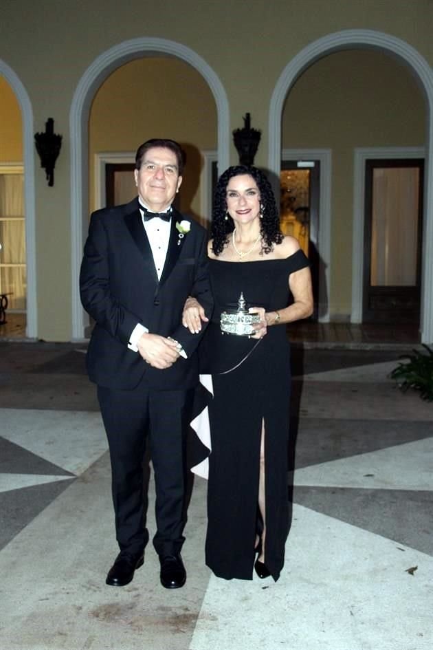 Jorge Aguilar y Lupita Quiroga de Aguilar