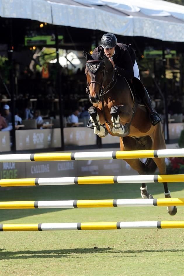 Eugenio Garza Pérez, en lomos de  'Victer Finn DH Z'