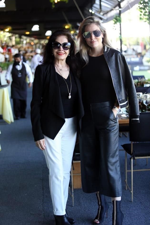 Carmen Celaya y Astrid Valdez