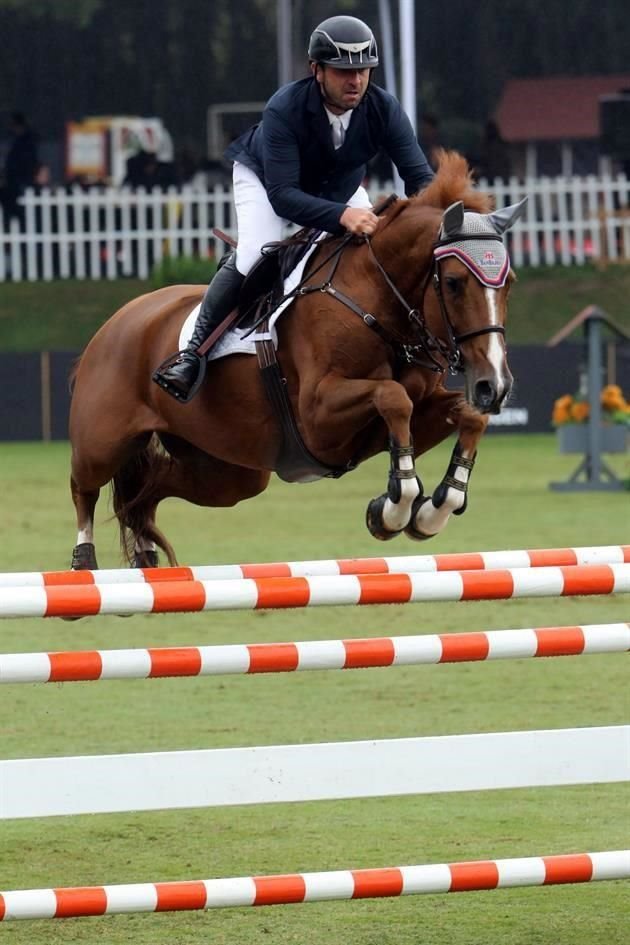 Salvador Oñate, con 'Beautiful Red'