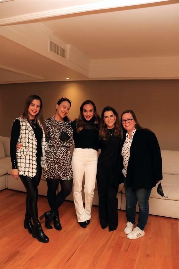 Nancy Lagos, Katheryn Molina, Melissa González, Lorena Iturbe y Adriana Rodríguez