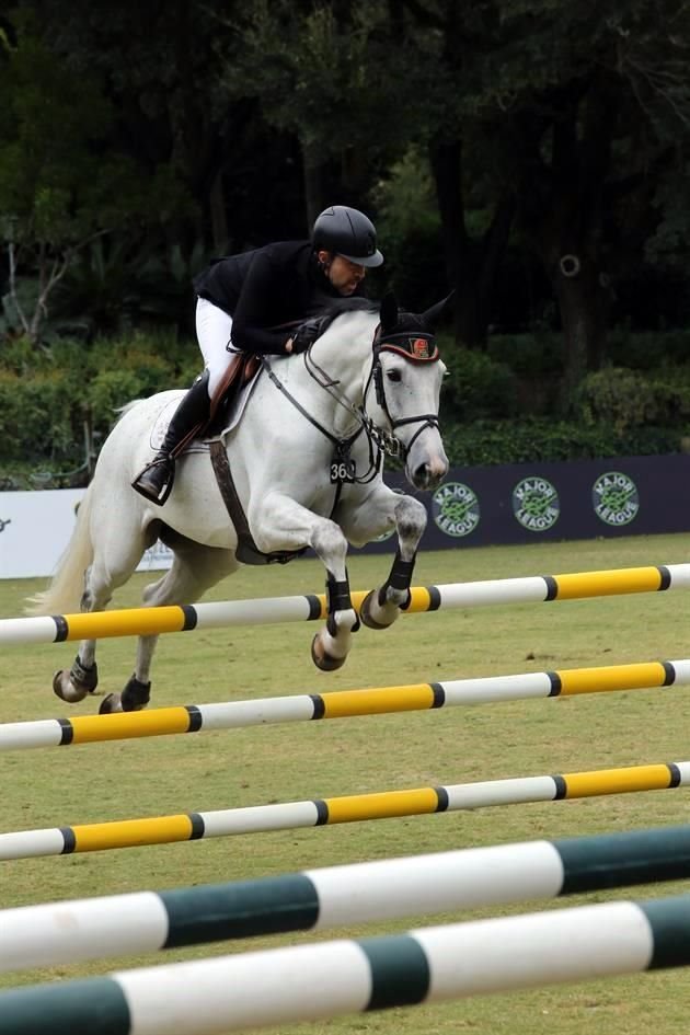Alfonso Romo Jr. y 'Postin La Silla'