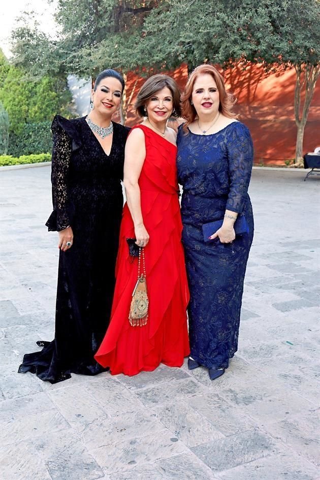 Mireya Montemayor de Pérez Salinas, María Lozano y Magaly Garza