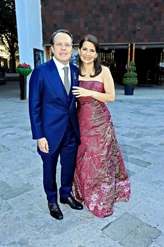 PAPÁS DE LA NOVIA. Emilio Lozano y Sandra Heredia de Lozano