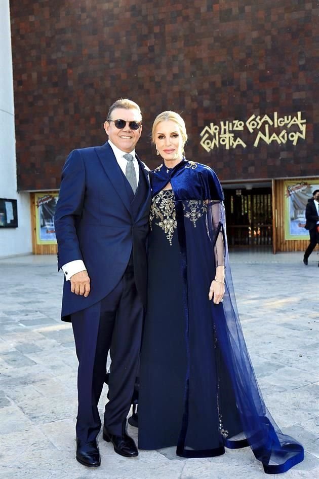 PAPÁS DEL NOVIO. Carlos Rubio Guerra y Graciela Calderón de Rubio