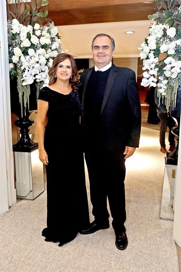 Claudia de la Garza de Canales y Patricio Canales